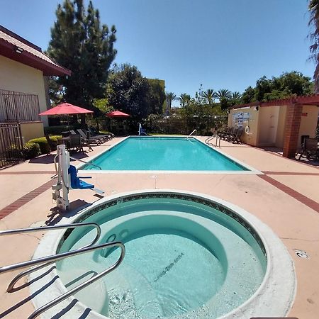 Red Roof Inn Santa Ana Exterior photo
