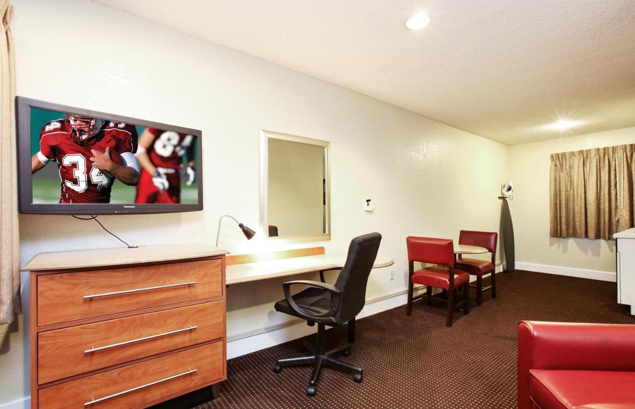 Red Roof Inn Santa Ana Exterior photo